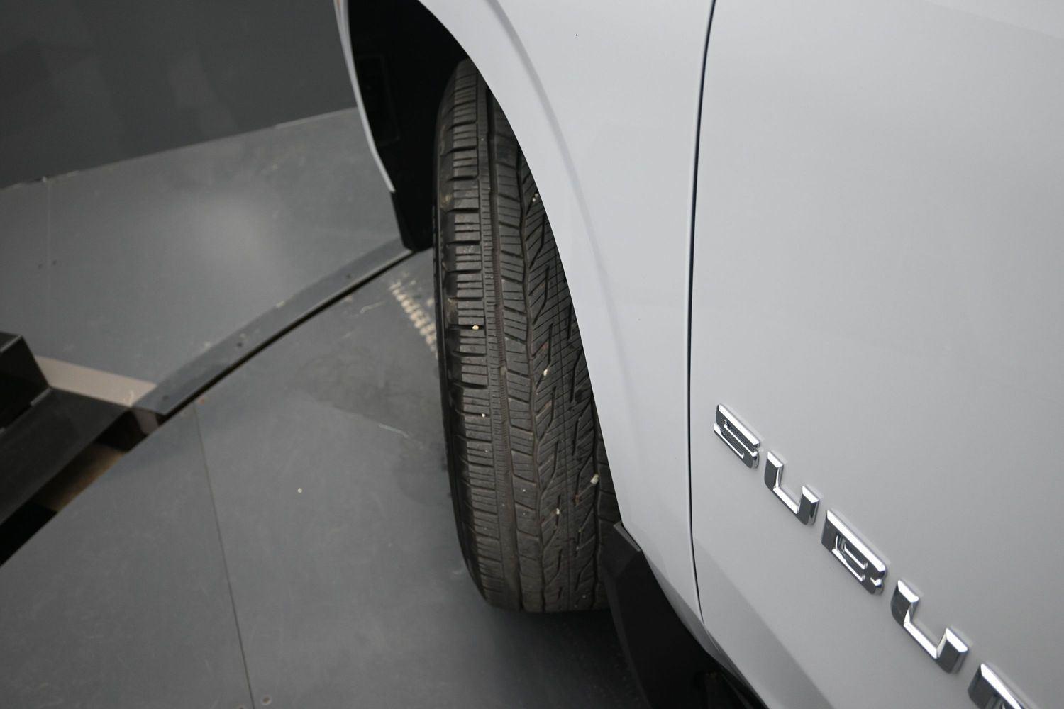 Used 2026 Polar White Tricoat Chevrolet Premier image 5