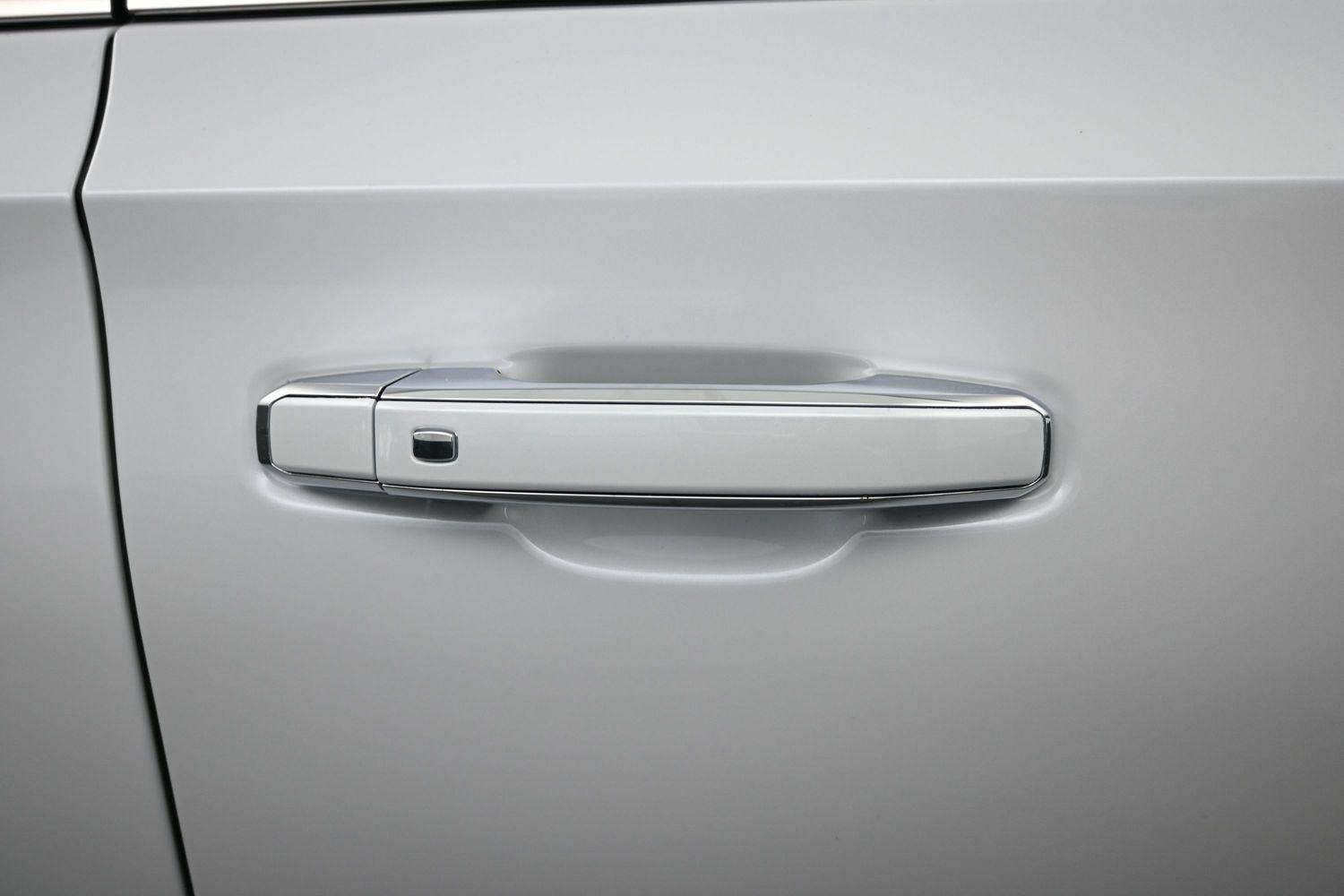 Used 2026 Polar White Tricoat Chevrolet Premier image 7