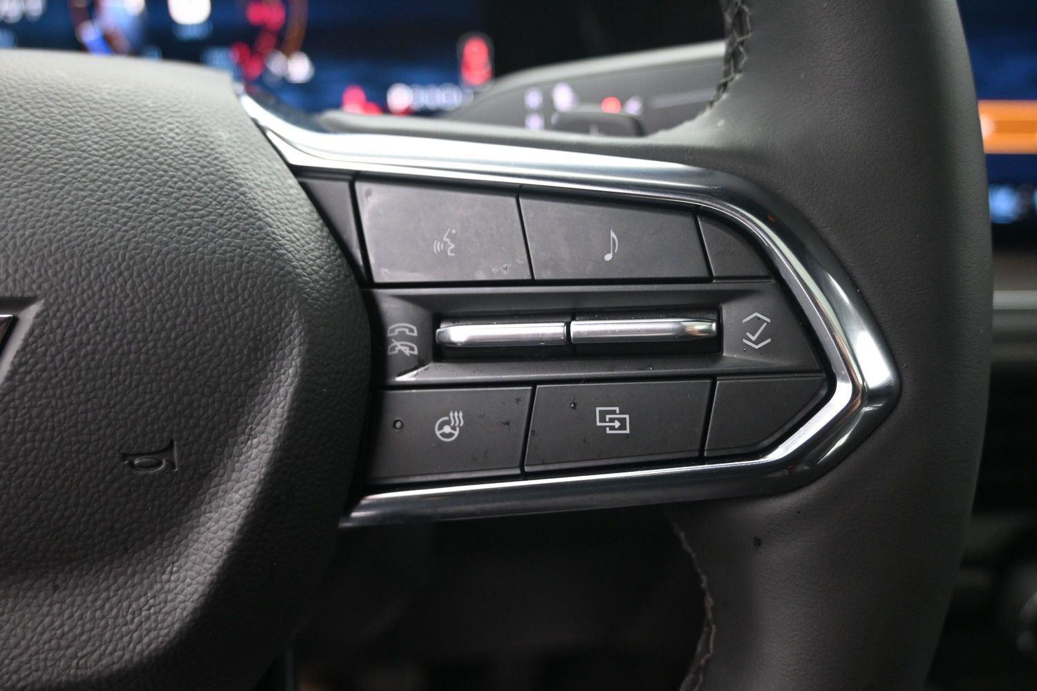 Used 2026 Polar White Tricoat Chevrolet Premier image 30