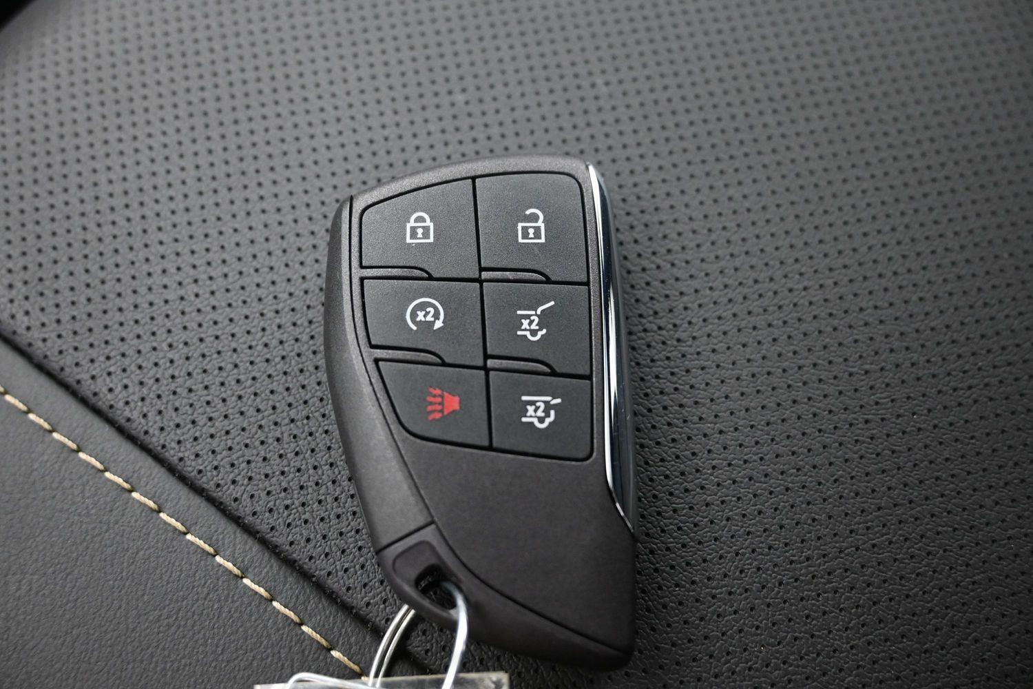 Used 2026 Polar White Tricoat Chevrolet Premier image 38