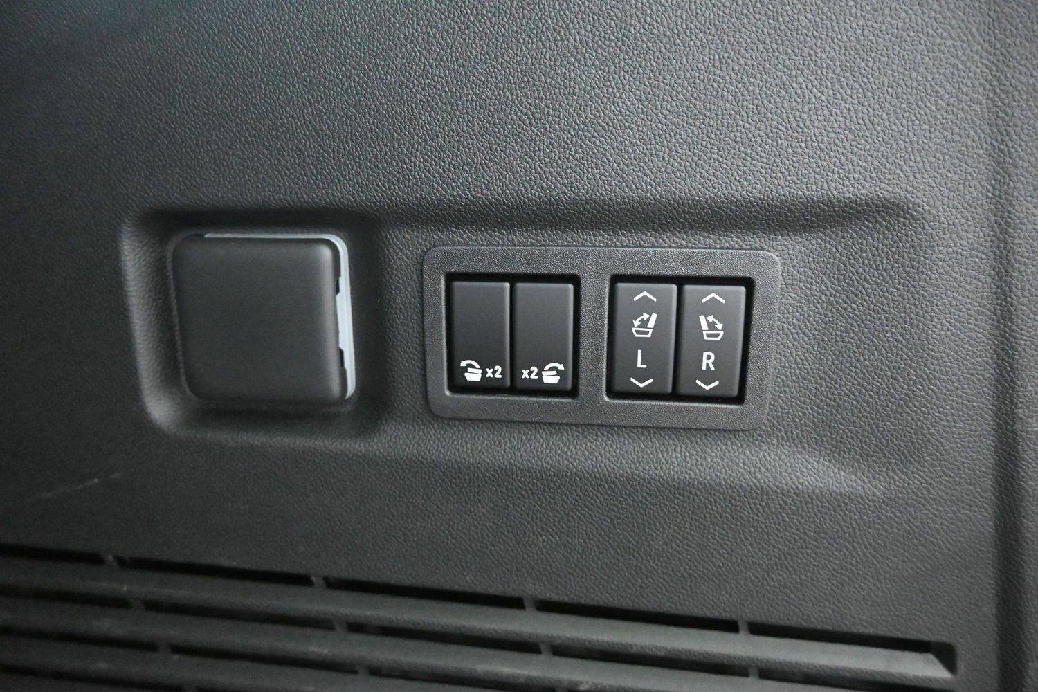 Used 2026 Polar White Tricoat Chevrolet Premier image 20