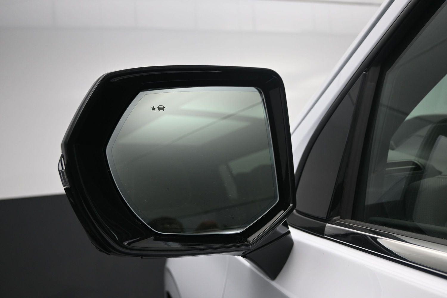 Used 2026 Polar White Tricoat Chevrolet Premier image 22
