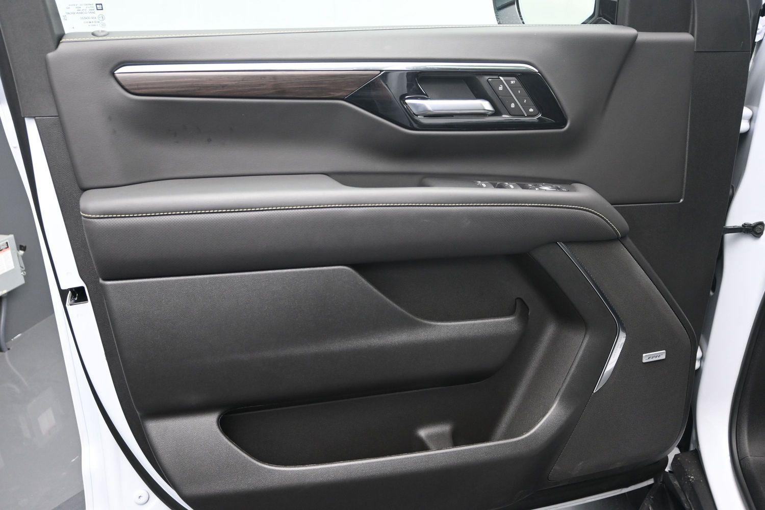 Used 2026 Polar White Tricoat Chevrolet Premier image 23