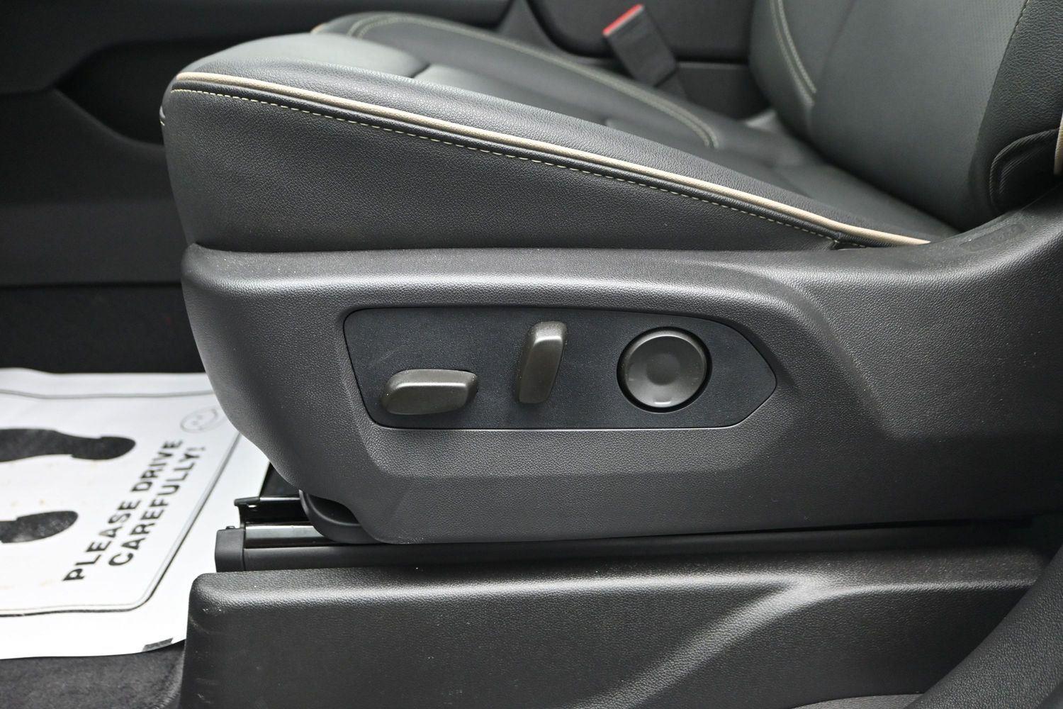 Used 2026 Polar White Tricoat Chevrolet Premier image 25
