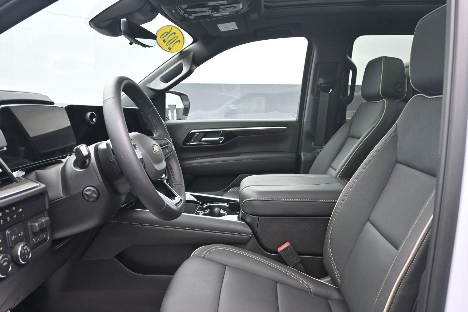 Used 2026 Polar White Tricoat Chevrolet Premier image 26