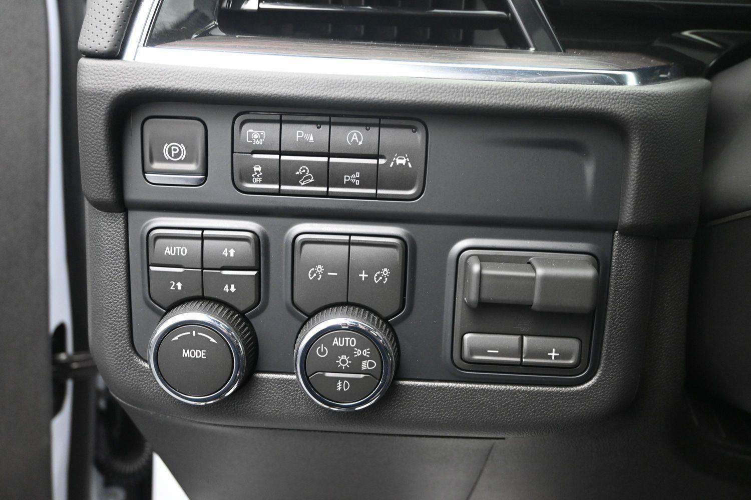 Used 2026 Polar White Tricoat Chevrolet Premier image 27