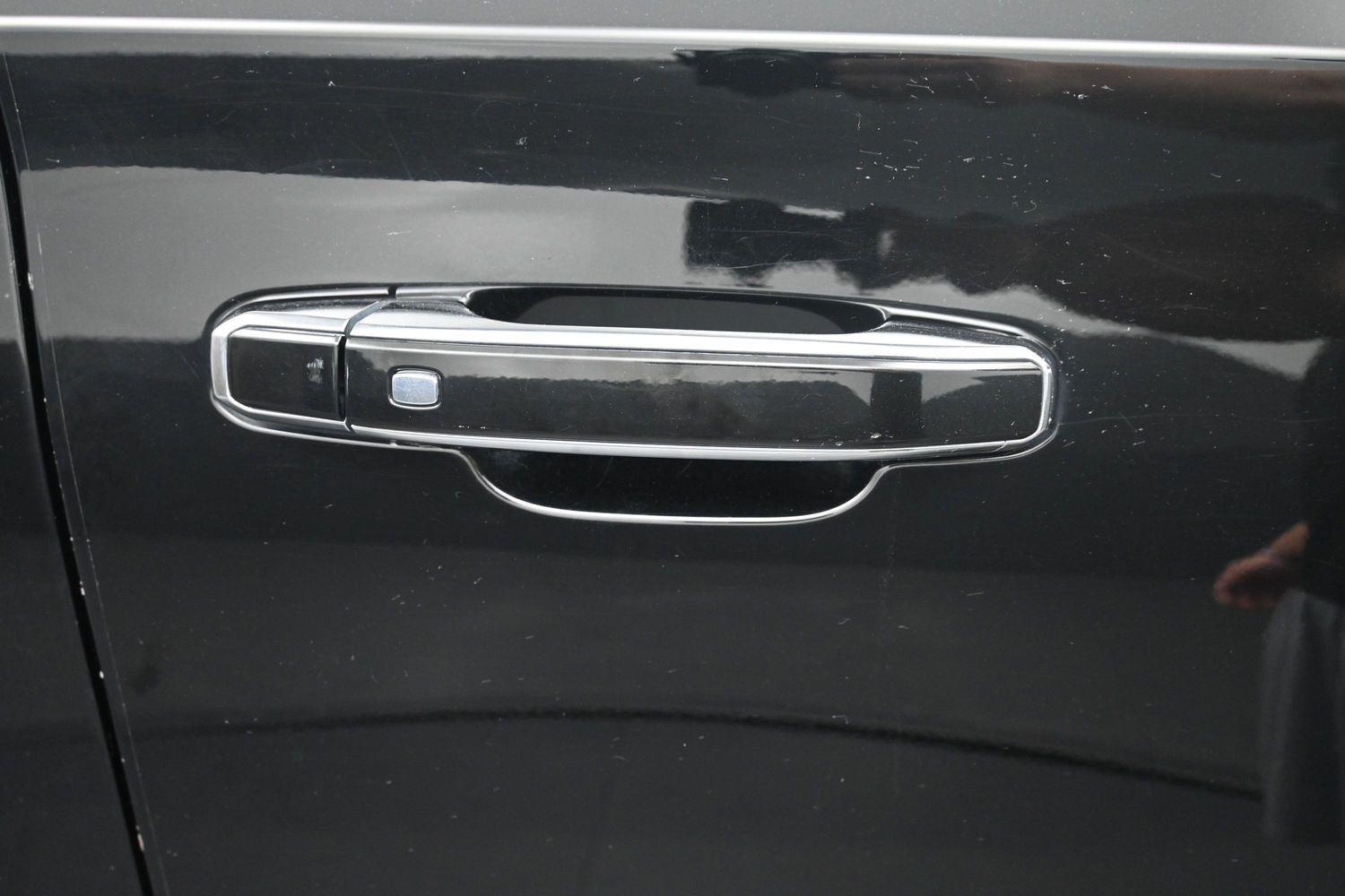 Used 2015 Onyx Black GMC Denali image 7