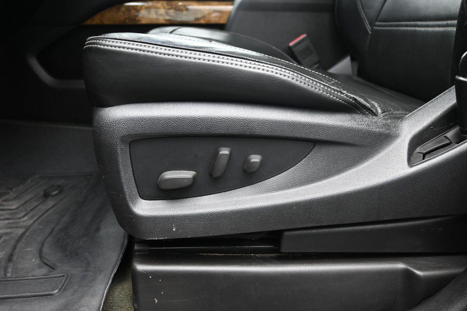 Used 2015 Onyx Black GMC Denali image 23