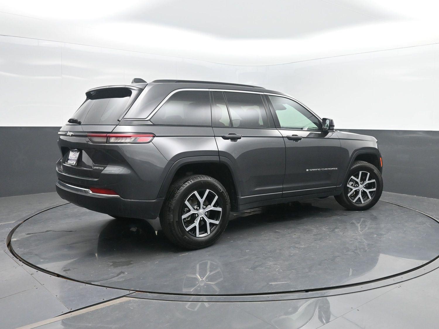 Used 2025 Baltic Gray Metallic Clearcoat Jeep Limited image 3