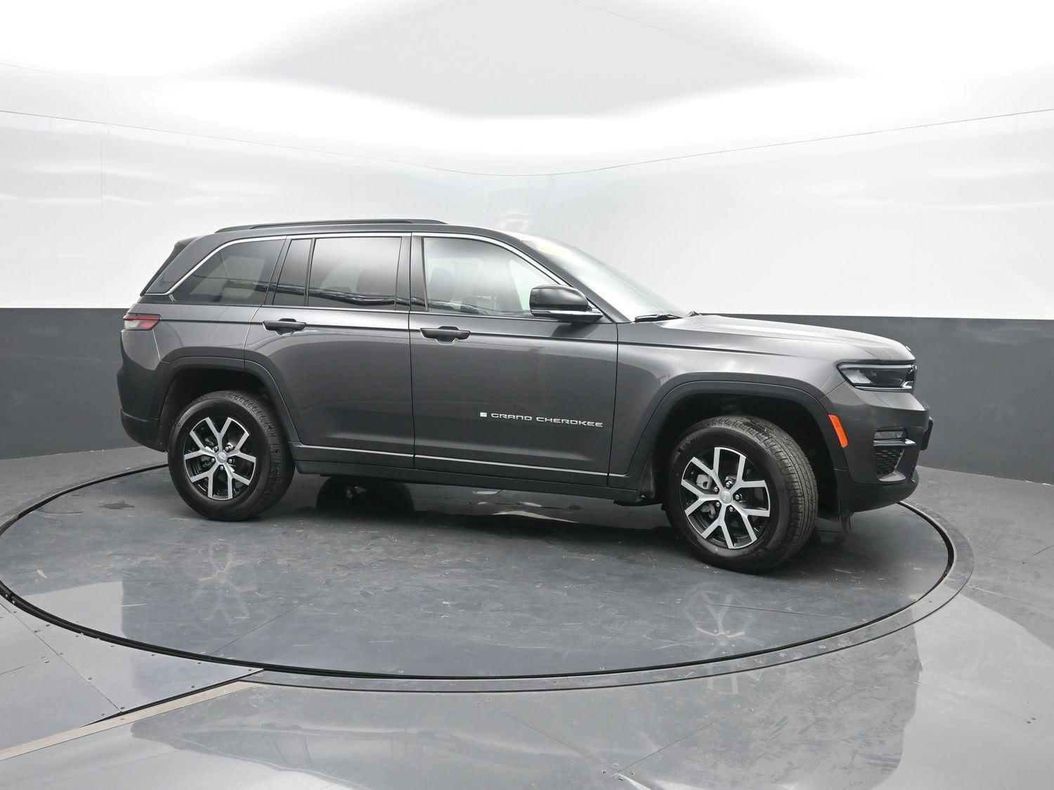 Used 2025 Baltic Gray Metallic Clearcoat Jeep Limited image 4