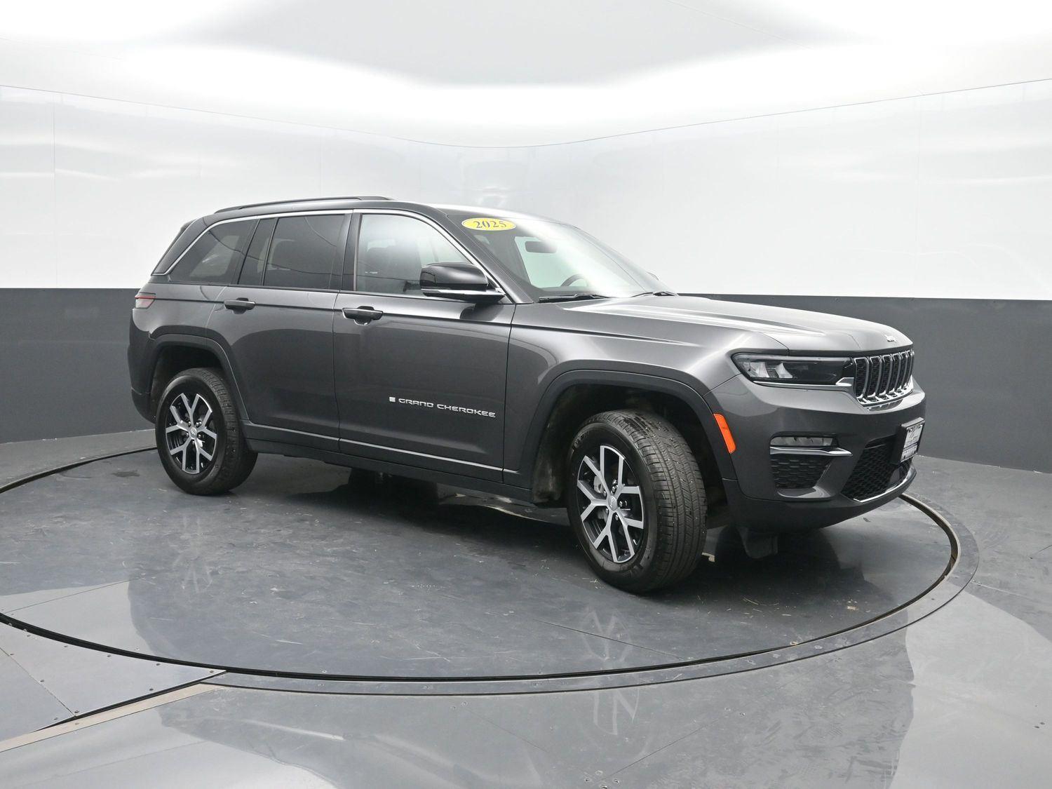 Used 2025 Baltic Gray Metallic Clearcoat Jeep Limited image 5