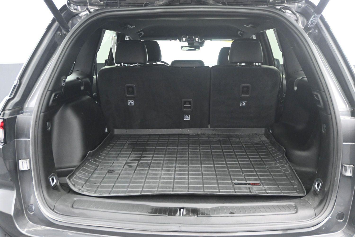 Used 2025 Baltic Gray Metallic Clearcoat Jeep Limited image 16