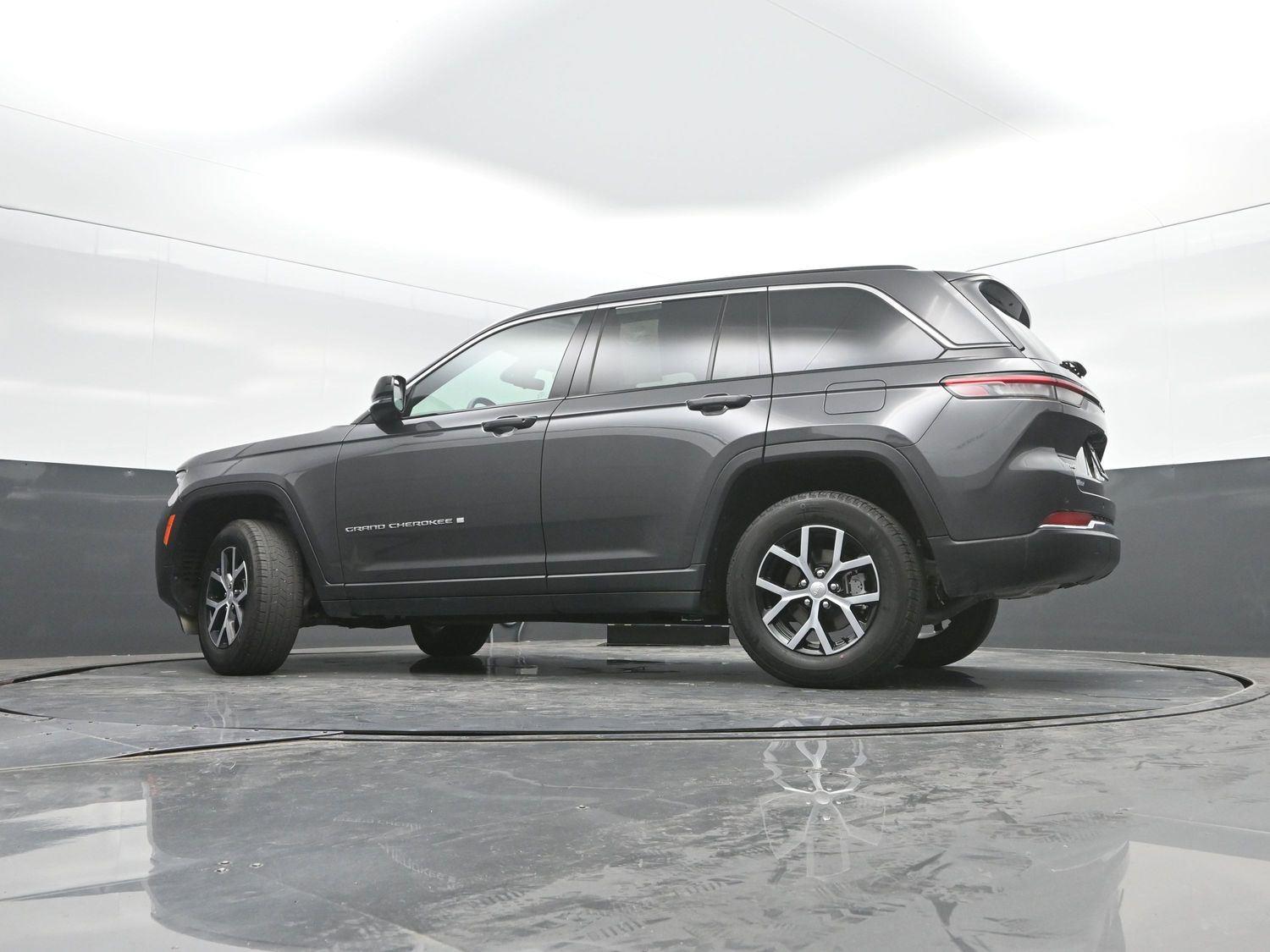 Used 2025 Baltic Gray Metallic Clearcoat Jeep Limited image 33