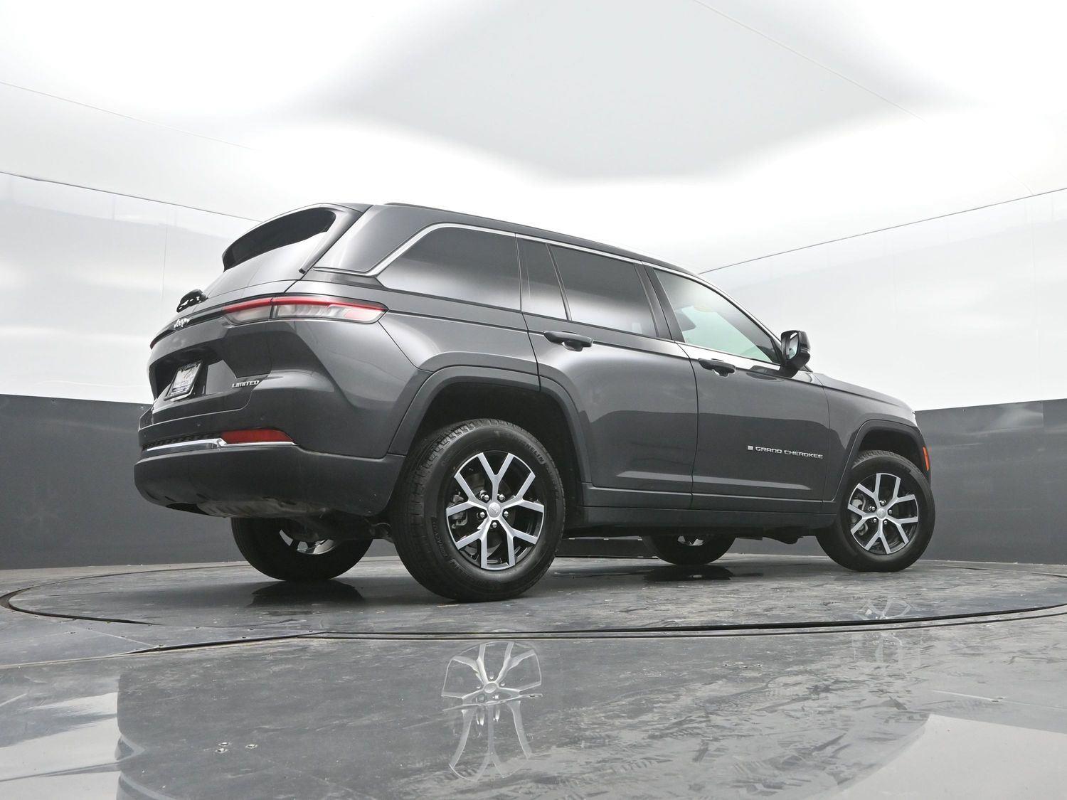 Used 2025 Baltic Gray Metallic Clearcoat Jeep Limited image 34