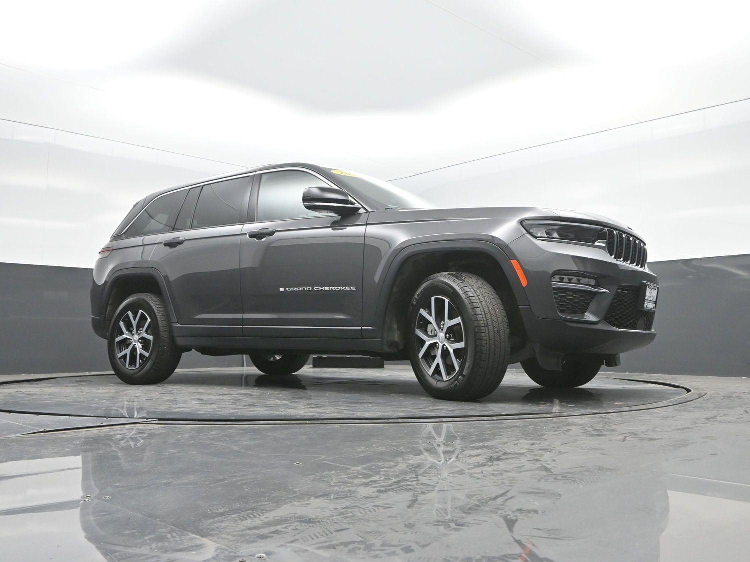 Used 2025 Baltic Gray Metallic Clearcoat Jeep Limited image 35