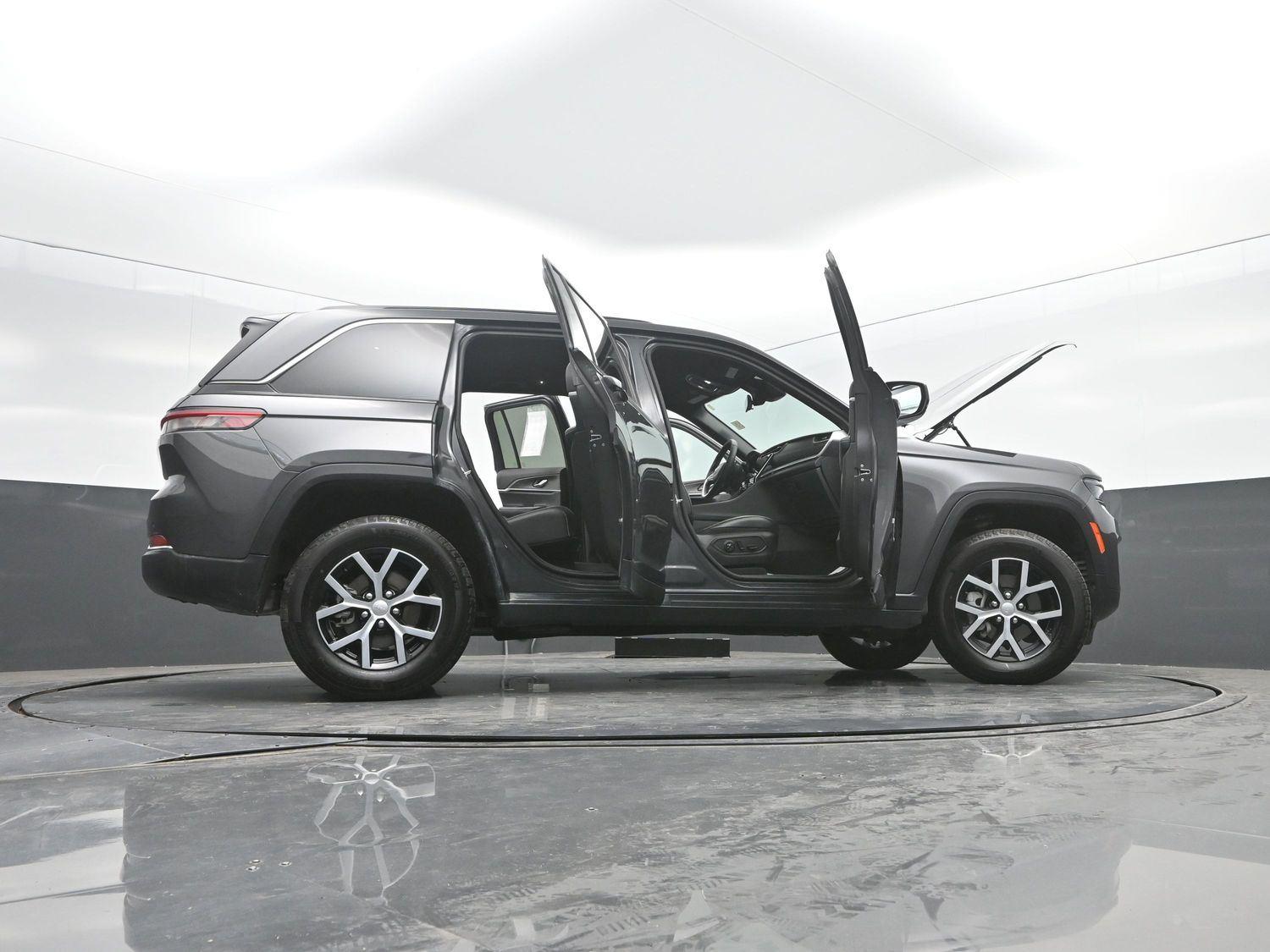 Used 2025 Baltic Gray Metallic Clearcoat Jeep Limited image 50