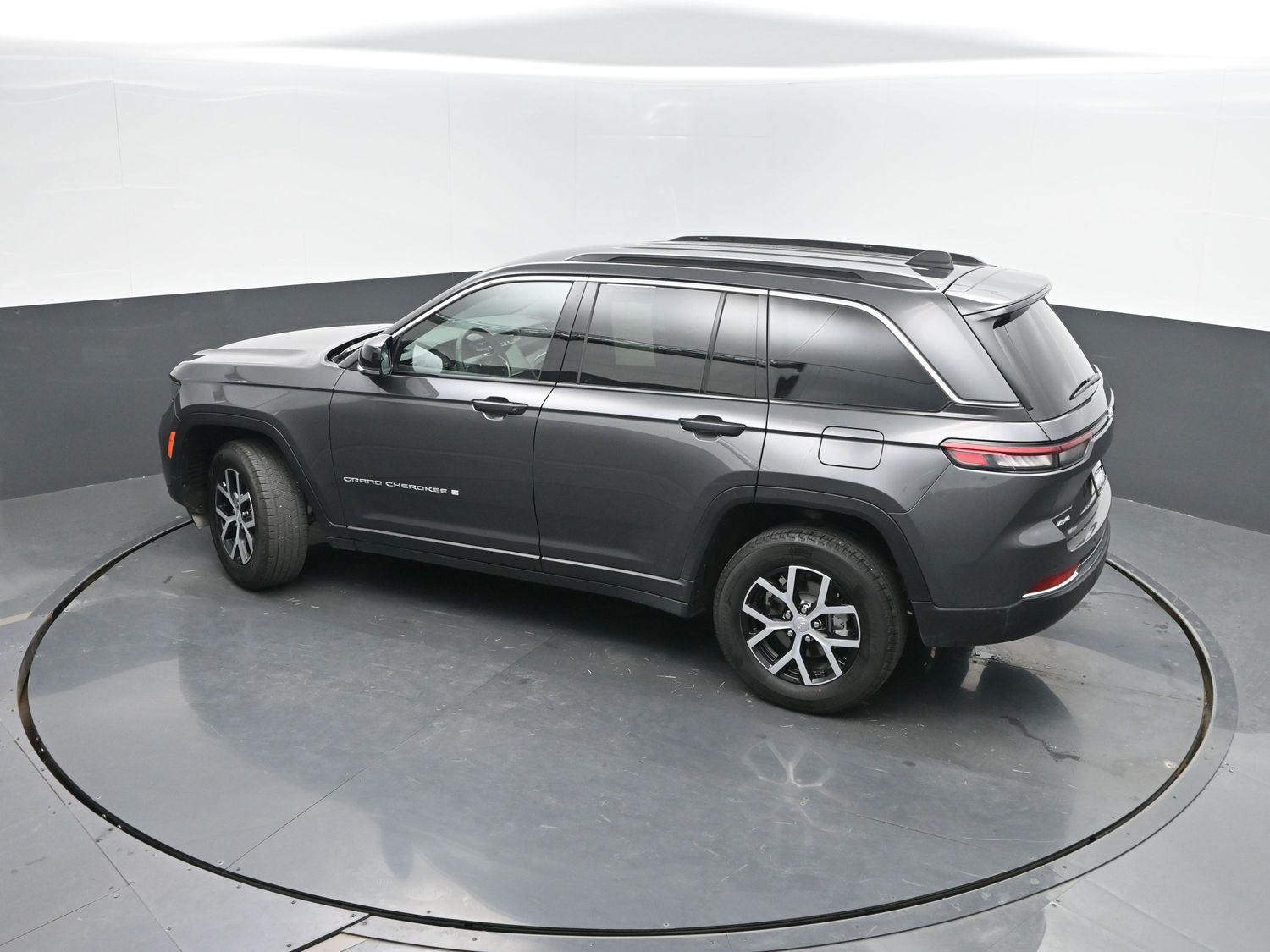 Used 2025 Baltic Gray Metallic Clearcoat Jeep Limited image 37