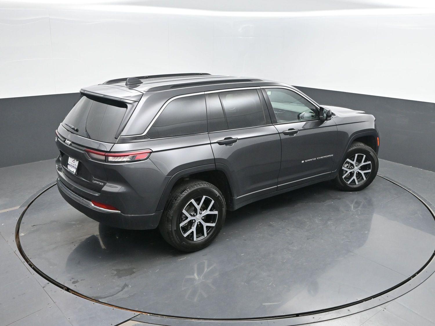 Used 2025 Baltic Gray Metallic Clearcoat Jeep Limited image 38