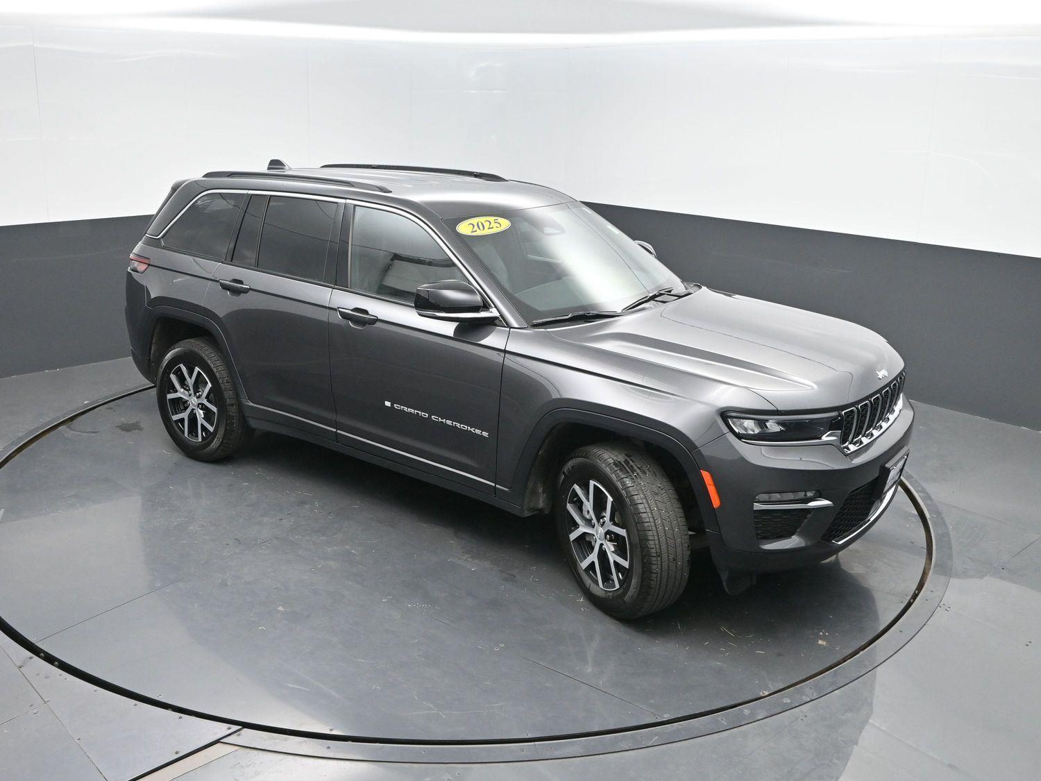 Used 2025 Baltic Gray Metallic Clearcoat Jeep Limited image 39