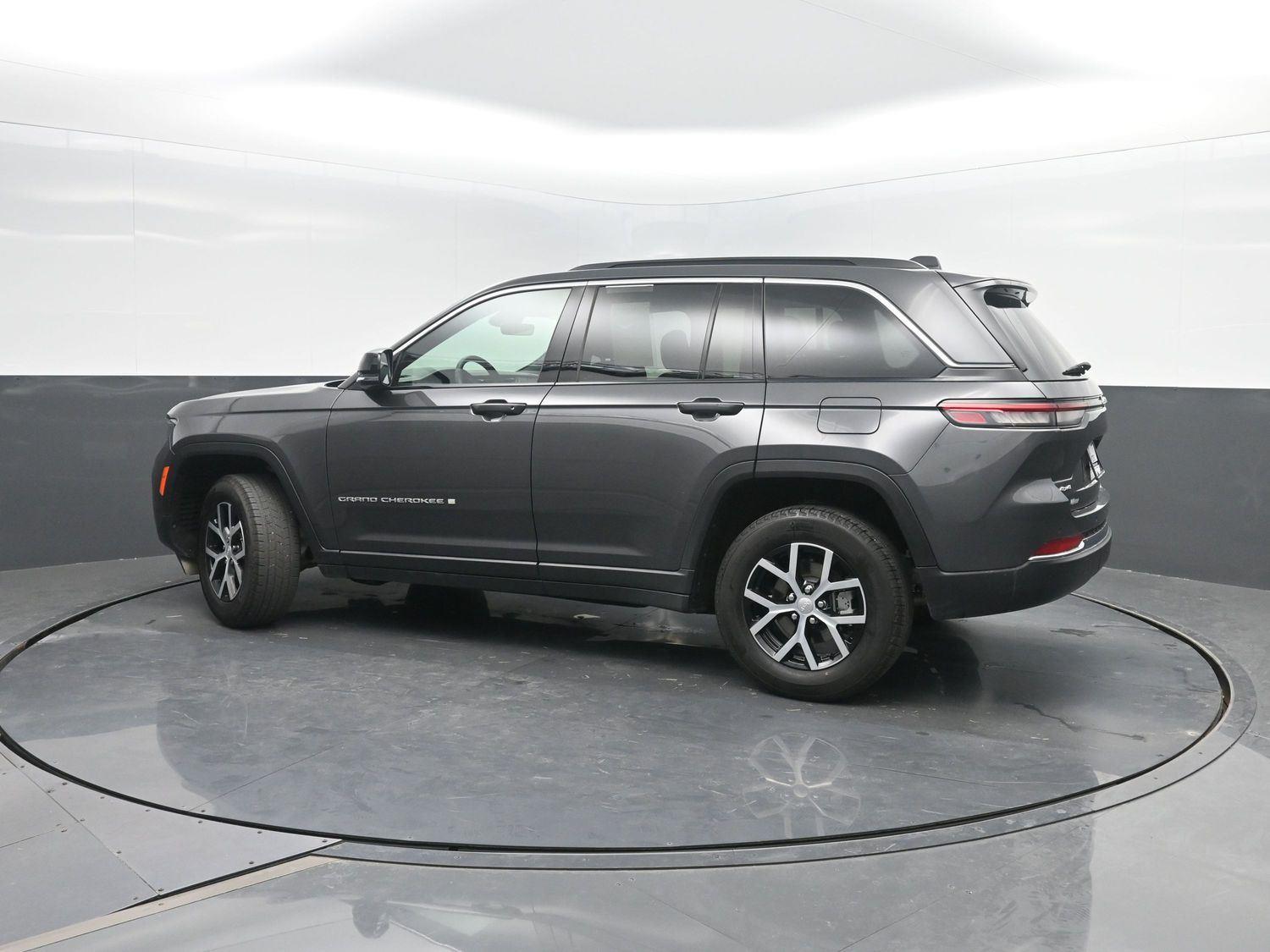 Used 2025 Baltic Gray Metallic Clearcoat Jeep Limited image 40