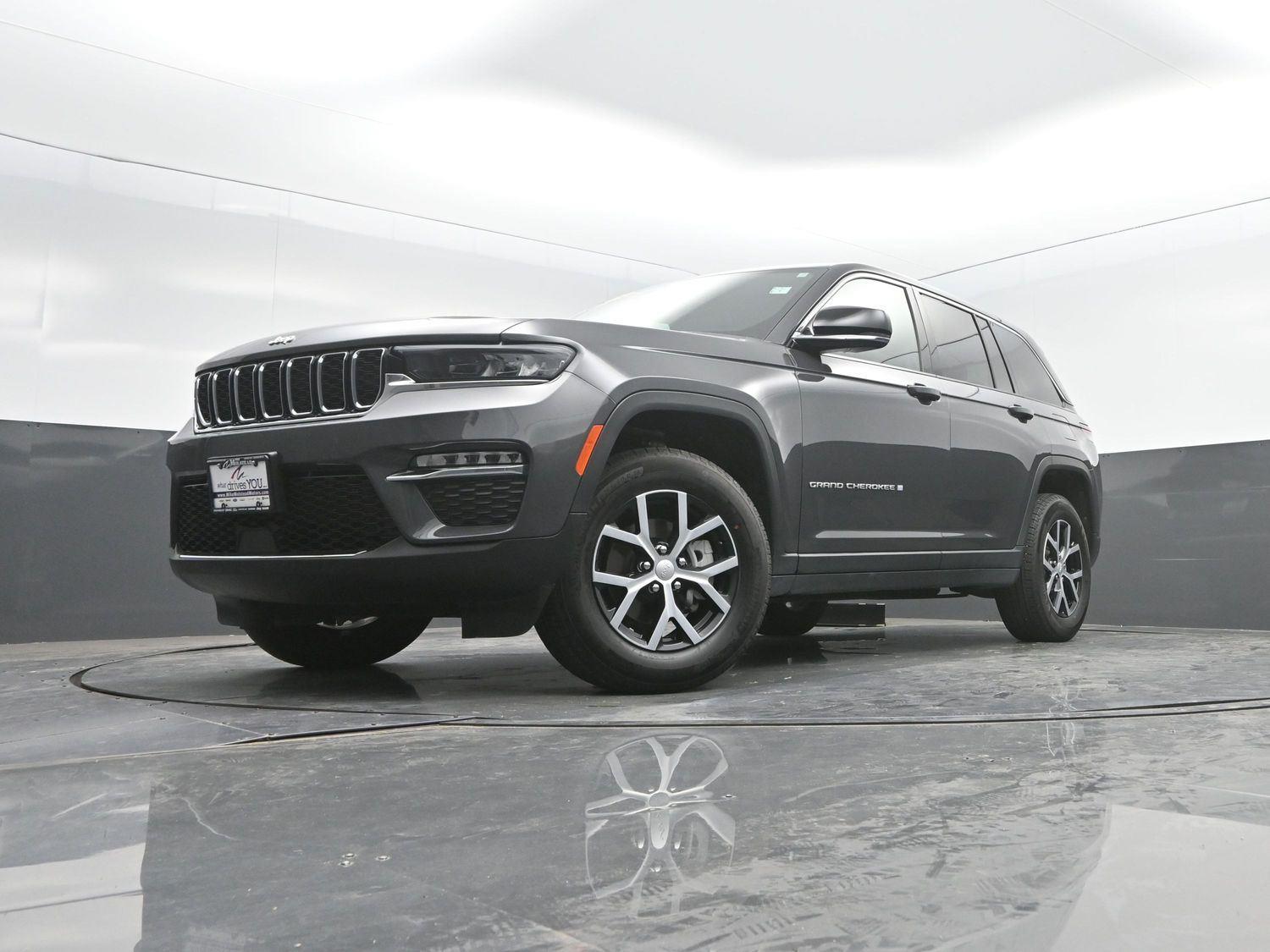 Used 2025 Baltic Gray Metallic Clearcoat Jeep Limited image 43