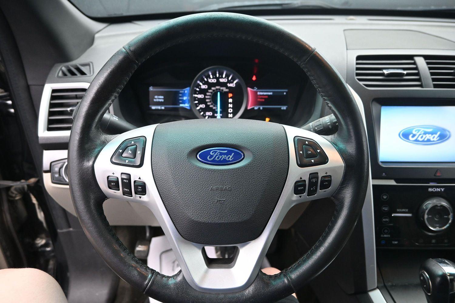 Used 2015 Tuxedo Black Metallic Ford Limited image 22