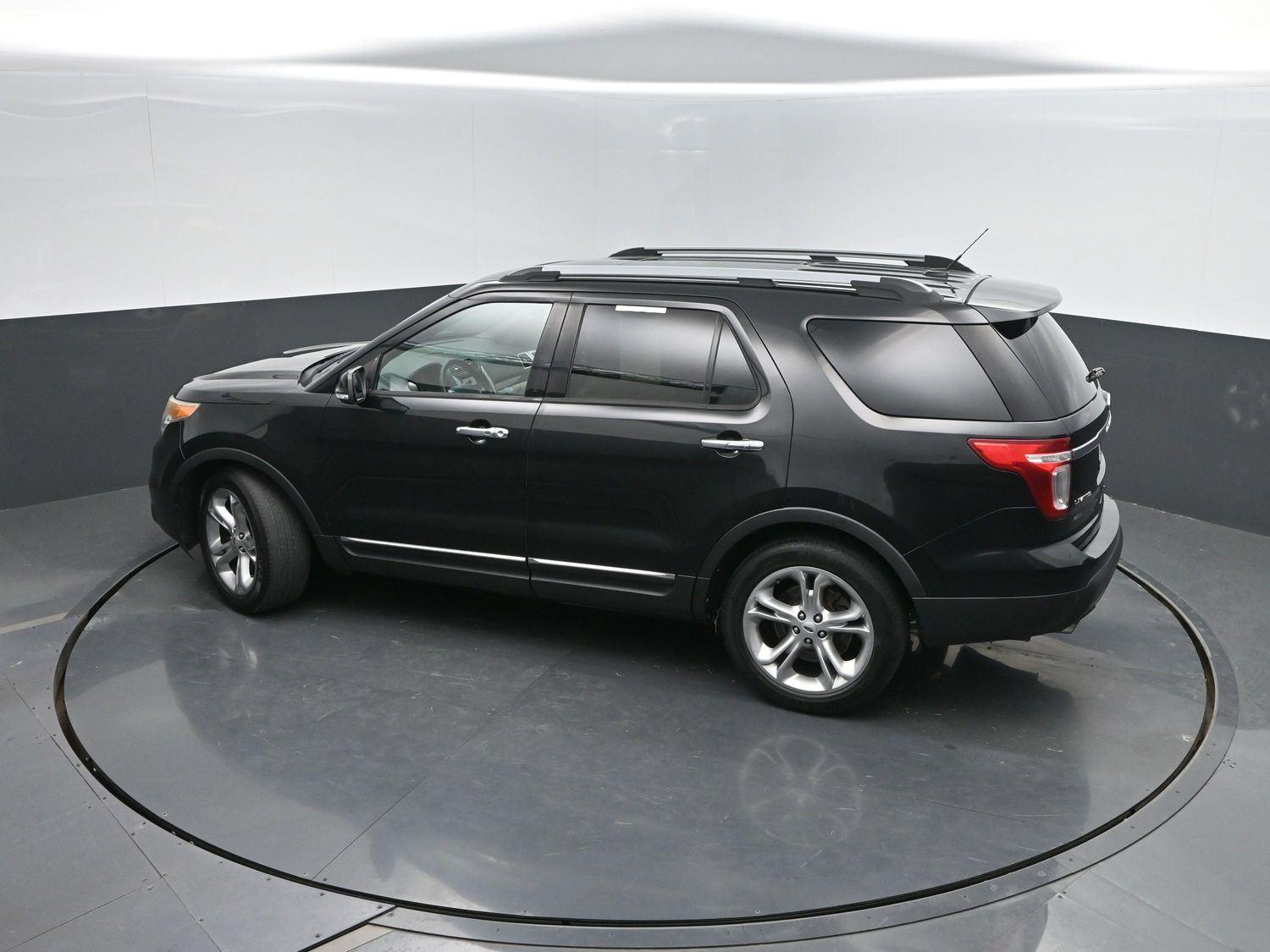 Used 2015 Tuxedo Black Metallic Ford Limited image 35
