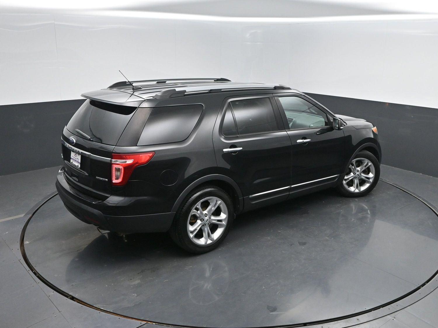 Used 2015 Tuxedo Black Metallic Ford Limited image 36