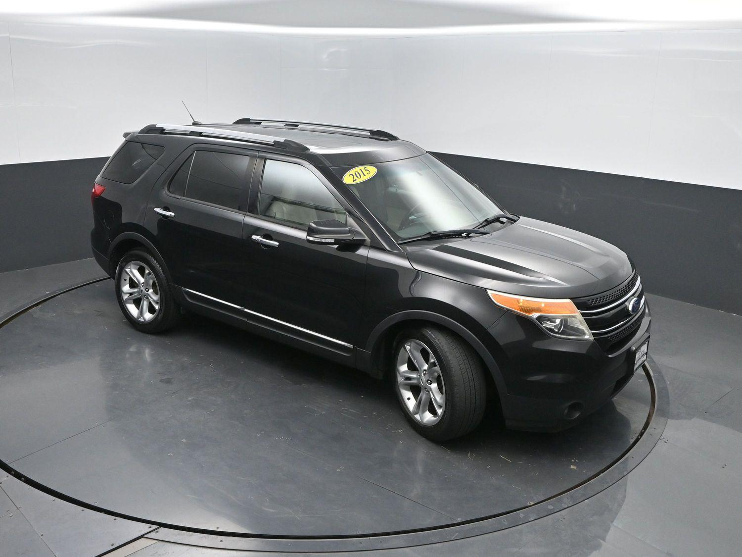 Used 2015 Tuxedo Black Metallic Ford Limited image 37
