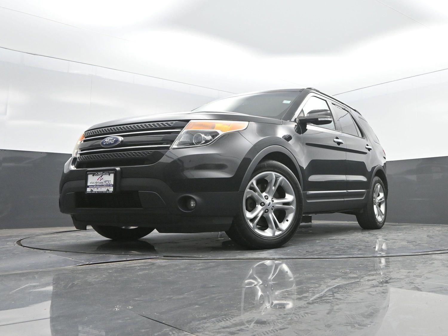 Used 2015 Tuxedo Black Metallic Ford Limited image 41