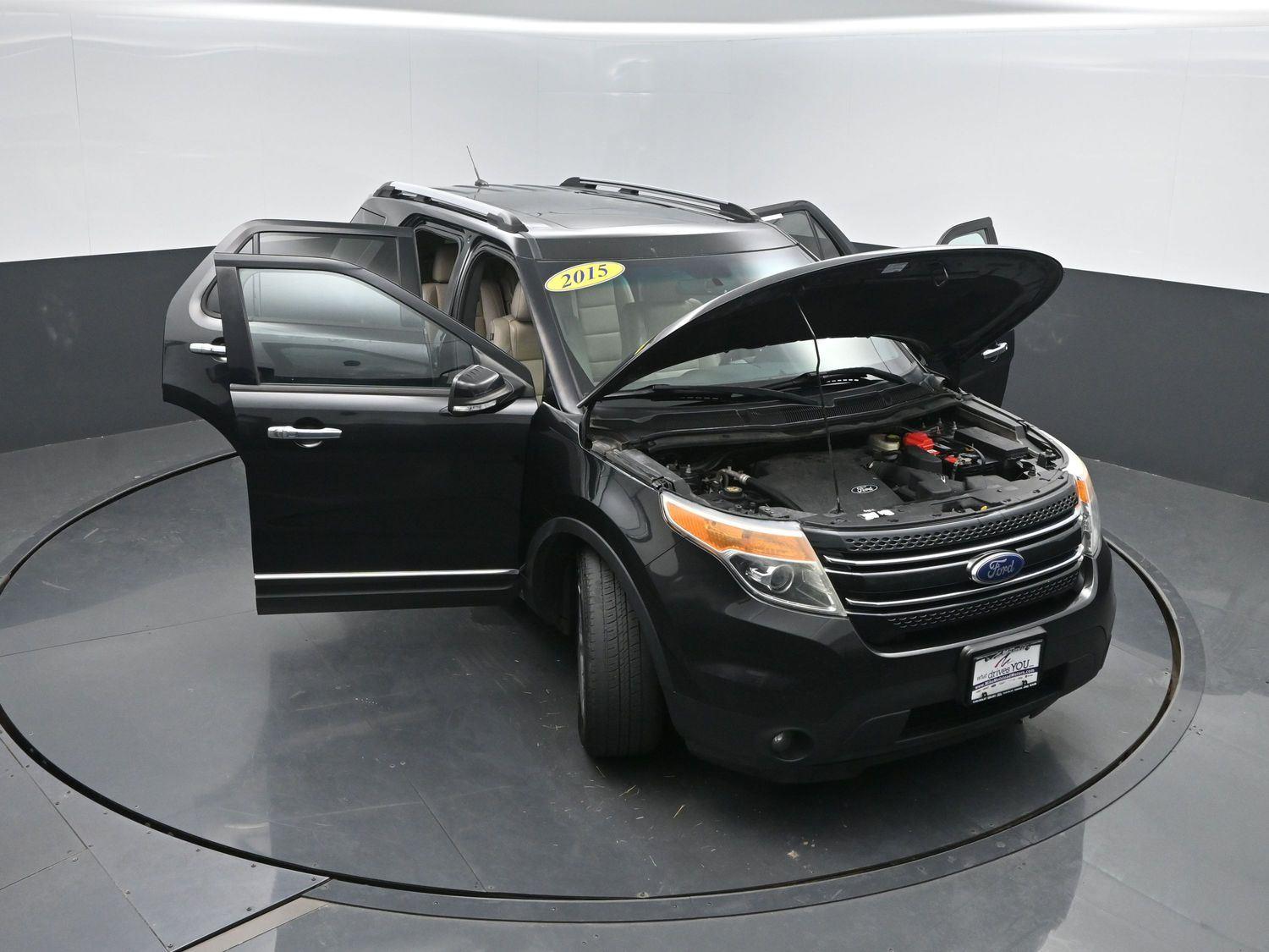 Used 2015 Tuxedo Black Metallic Ford Limited image 42