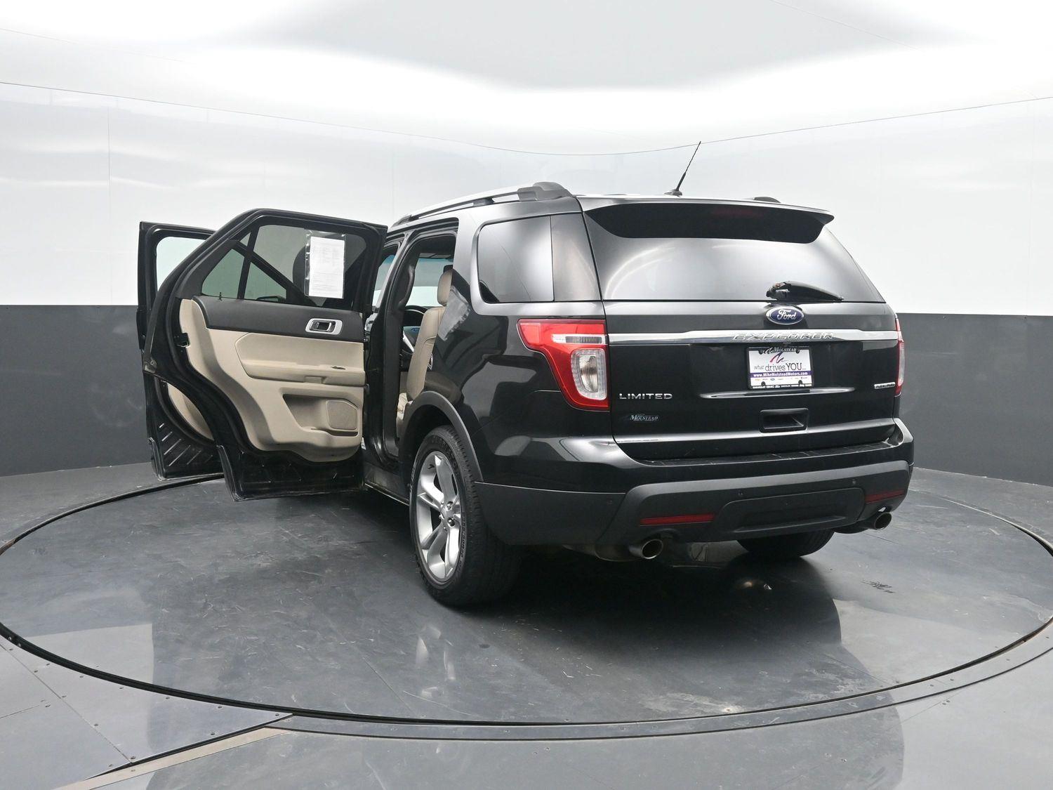 Used 2015 Tuxedo Black Metallic Ford Limited image 43