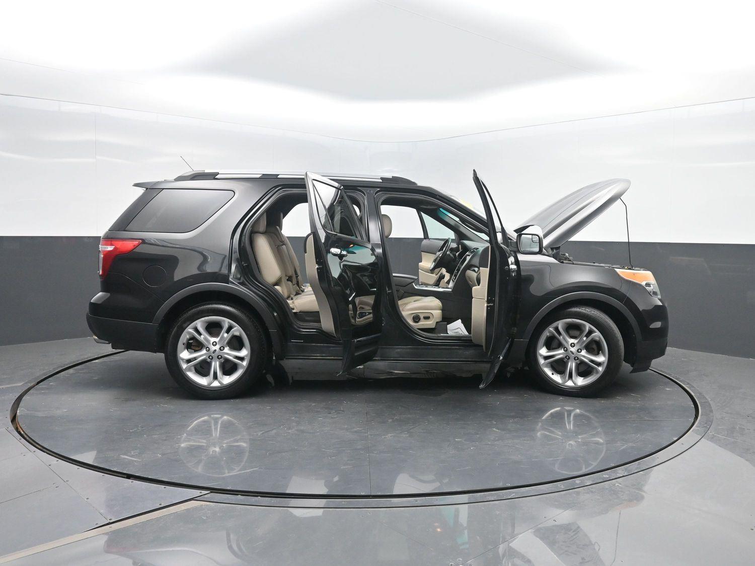 Used 2015 Tuxedo Black Metallic Ford Limited image 44