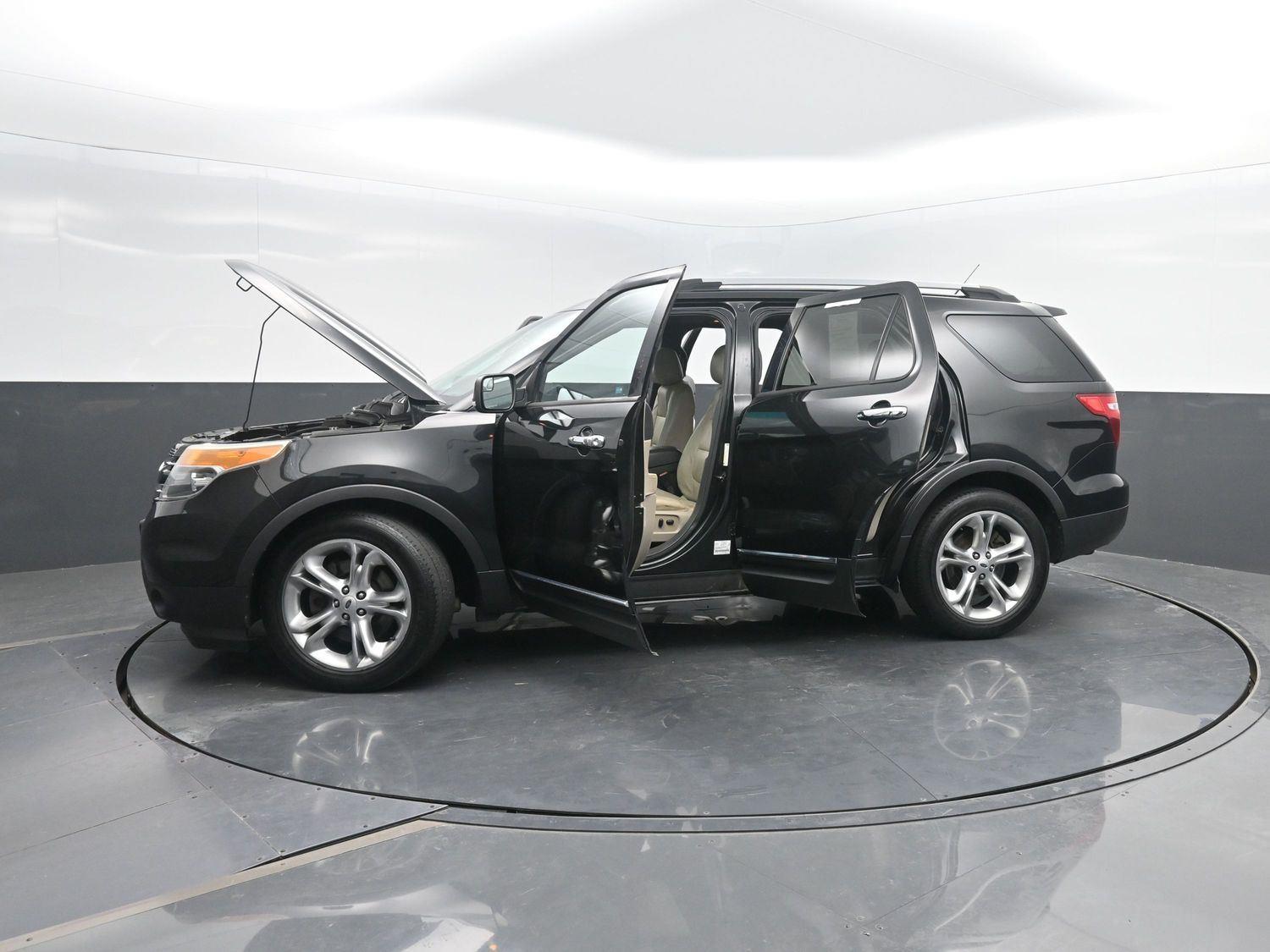 Used 2015 Tuxedo Black Metallic Ford Limited image 45