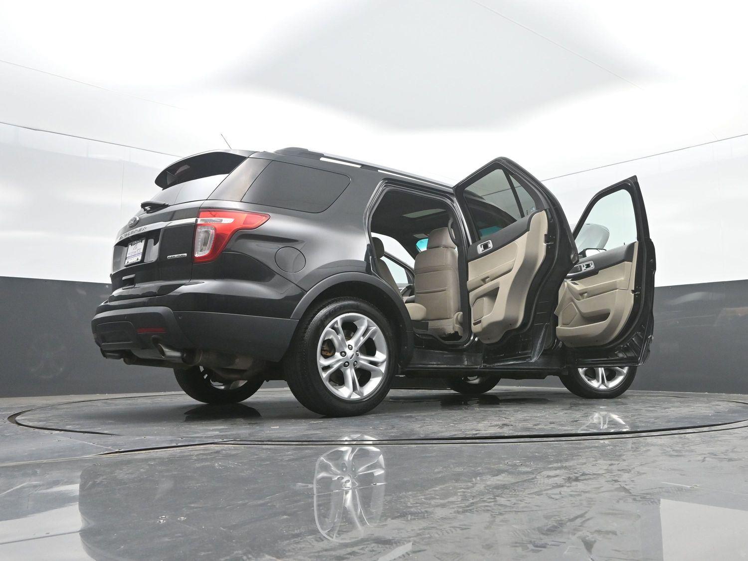 Used 2015 Tuxedo Black Metallic Ford Limited image 46