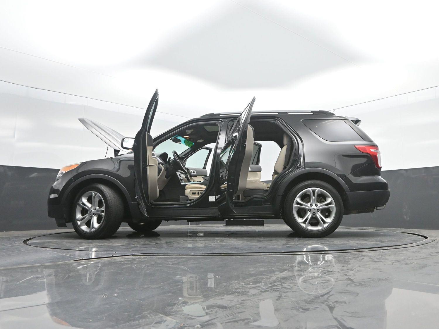 Used 2015 Tuxedo Black Metallic Ford Limited image 47