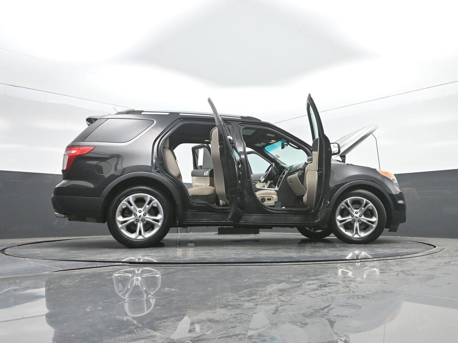 Used 2015 Tuxedo Black Metallic Ford Limited image 48