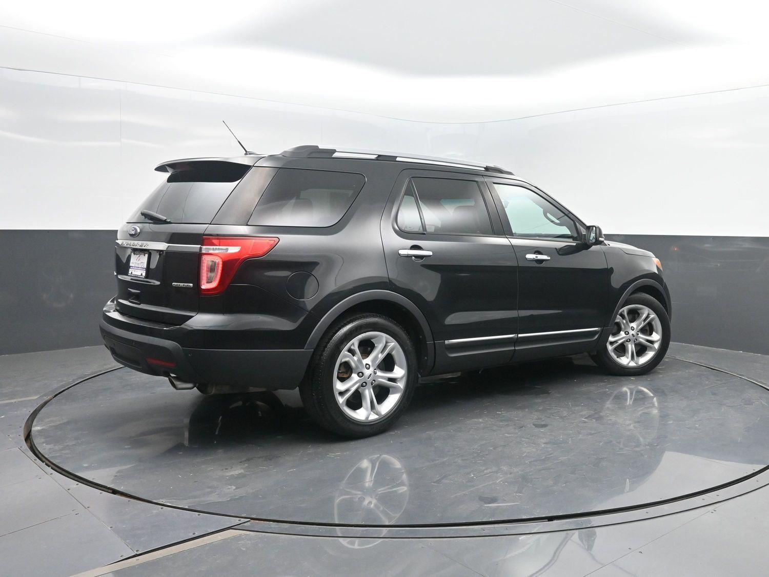 Used 2015 Tuxedo Black Metallic Ford Limited image 3