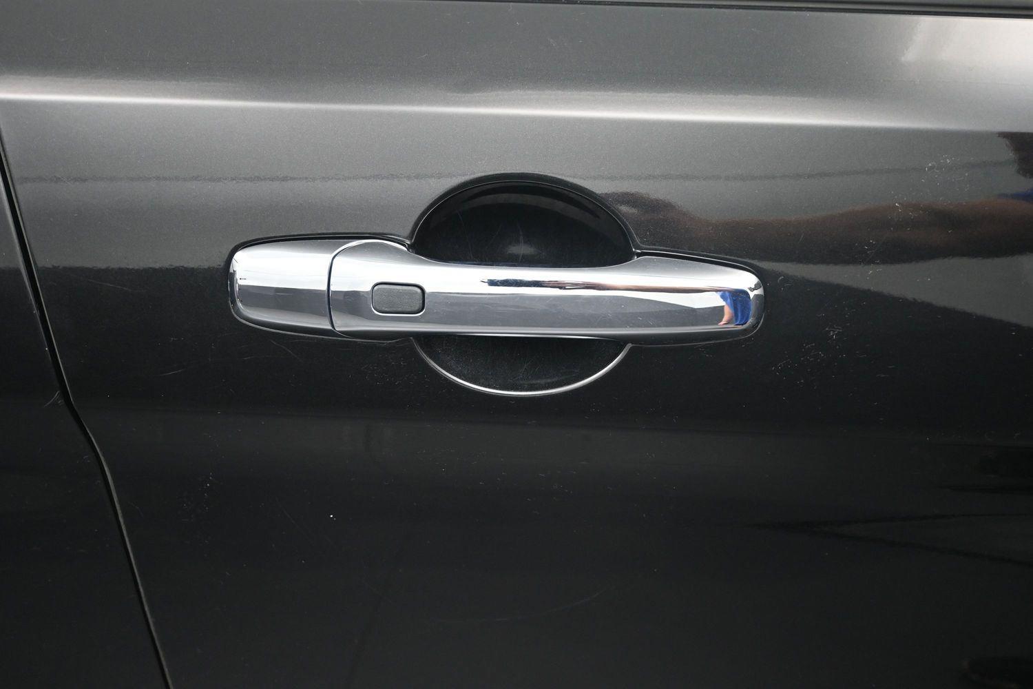 Used 2015 Tuxedo Black Metallic Ford Limited image 7