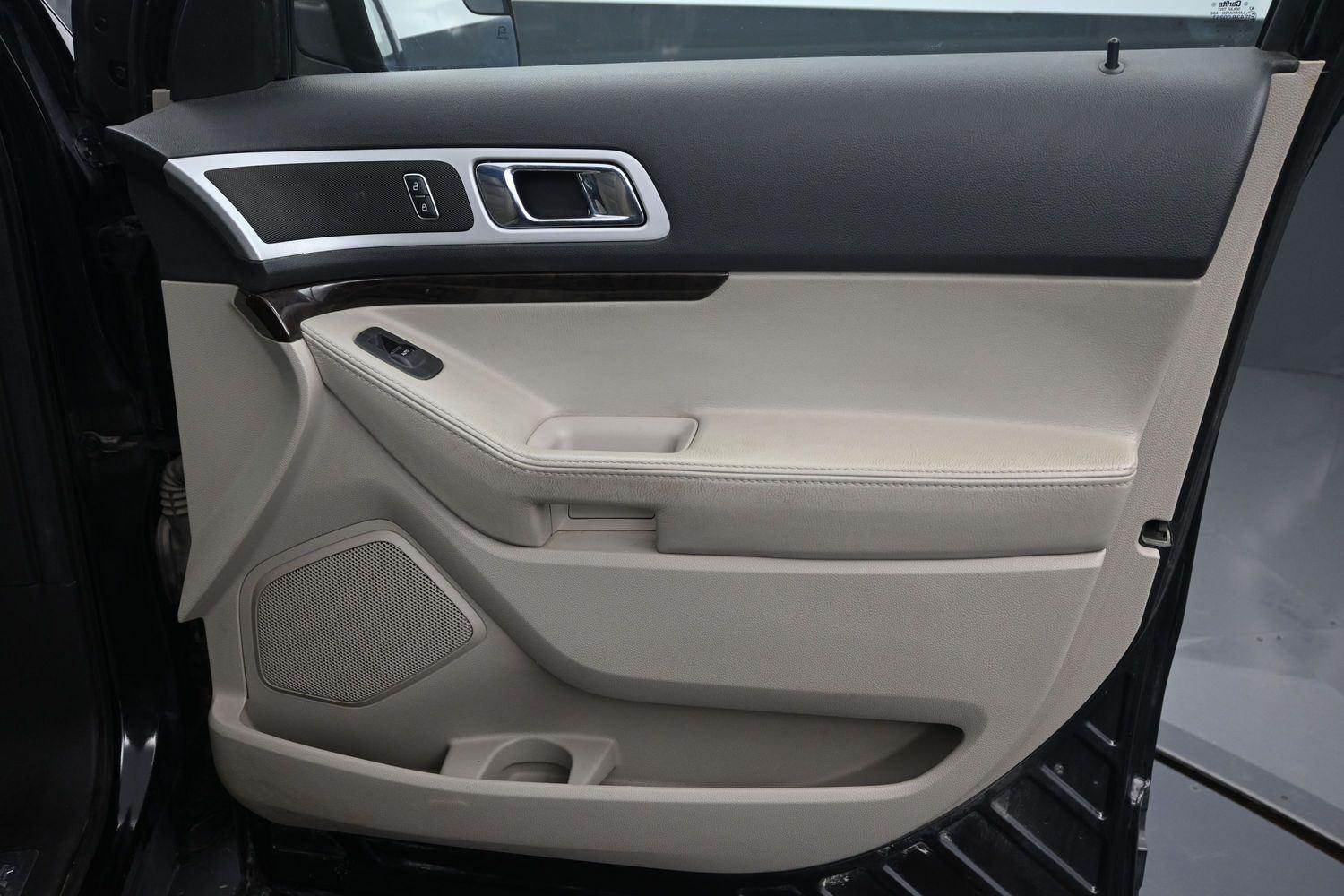 Used 2015 Tuxedo Black Metallic Ford Limited image 8
