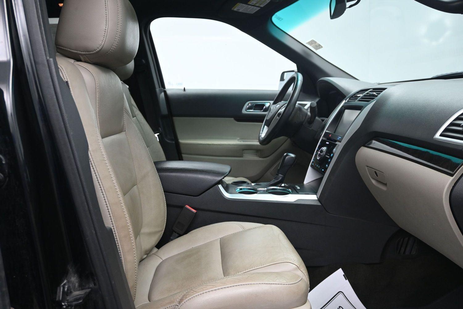 Used 2015 Tuxedo Black Metallic Ford Limited image 10