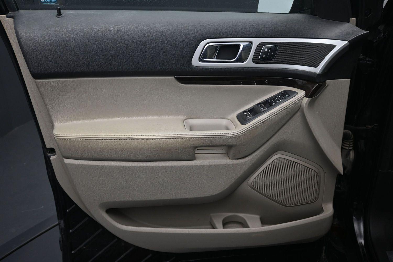 Used 2015 Tuxedo Black Metallic Ford Limited image 18