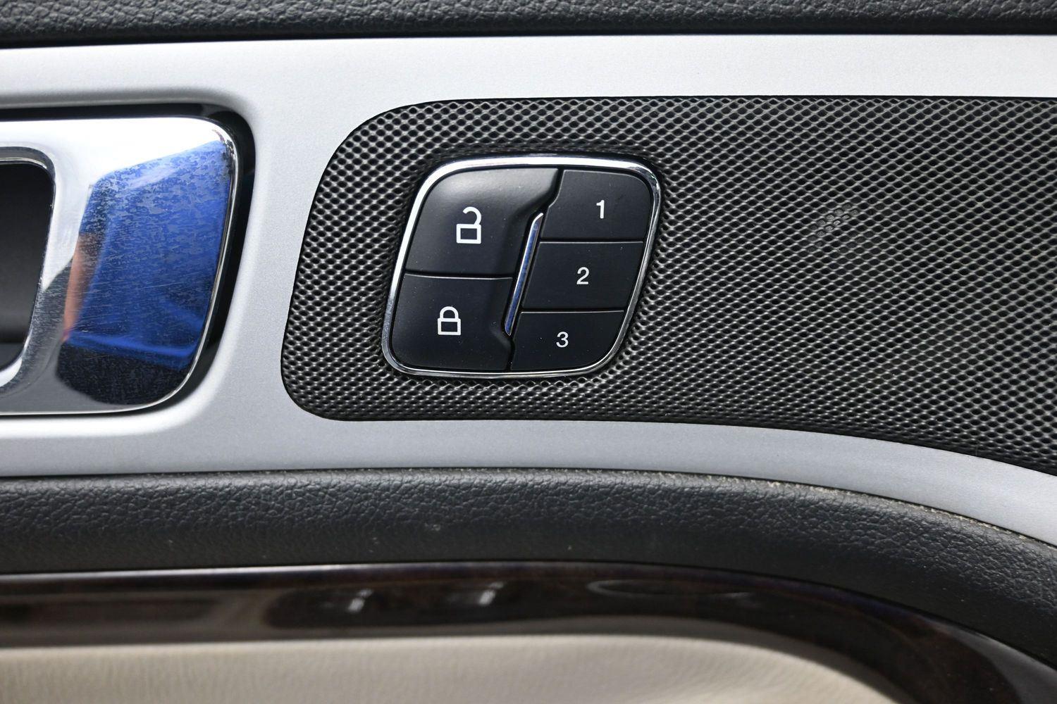 Used 2015 Tuxedo Black Metallic Ford Limited image 19