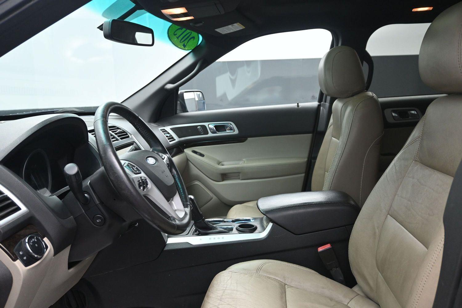 Used 2015 Tuxedo Black Metallic Ford Limited image 21