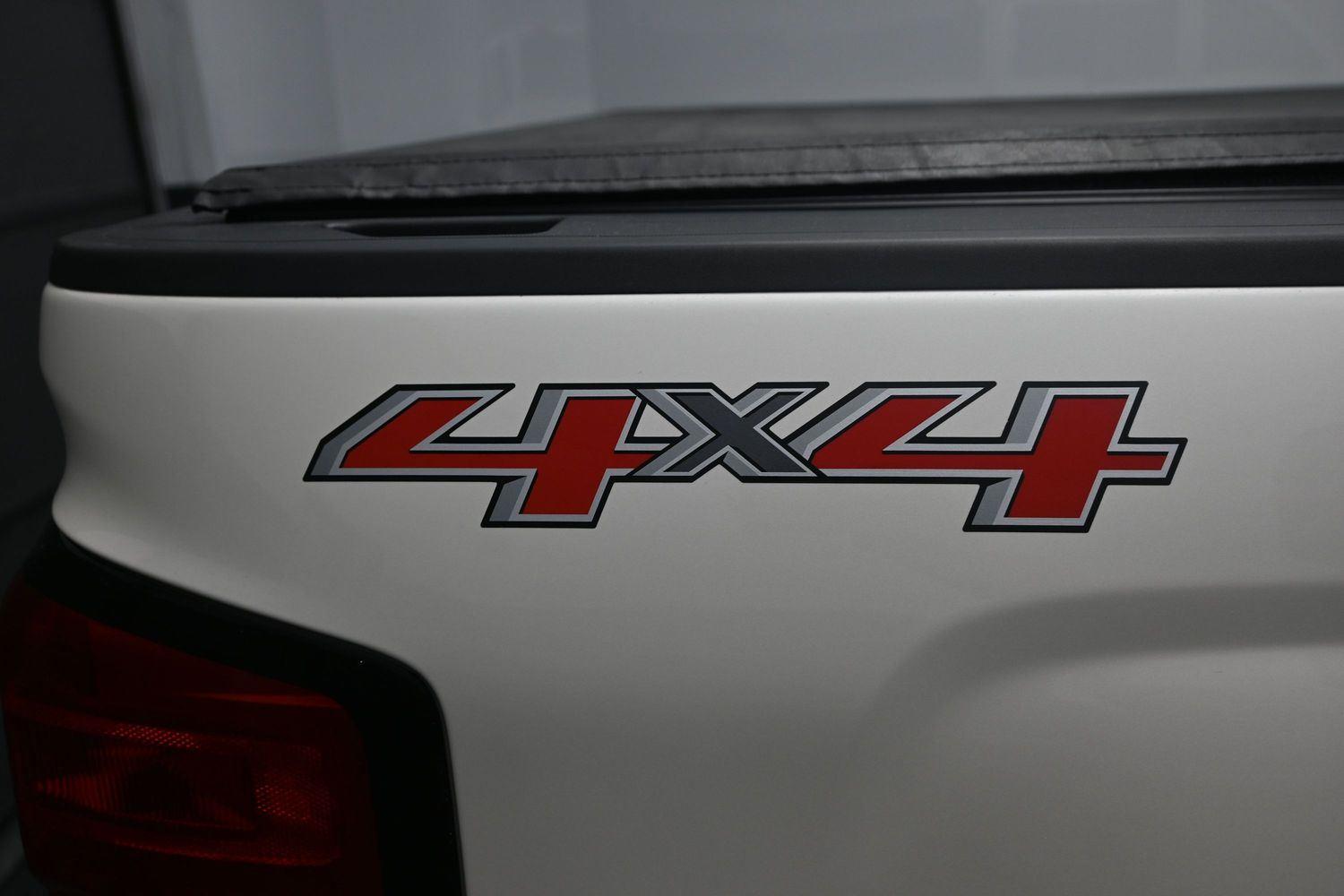 Used 2014 White Diamond Tricoat Chevrolet High Country image 14