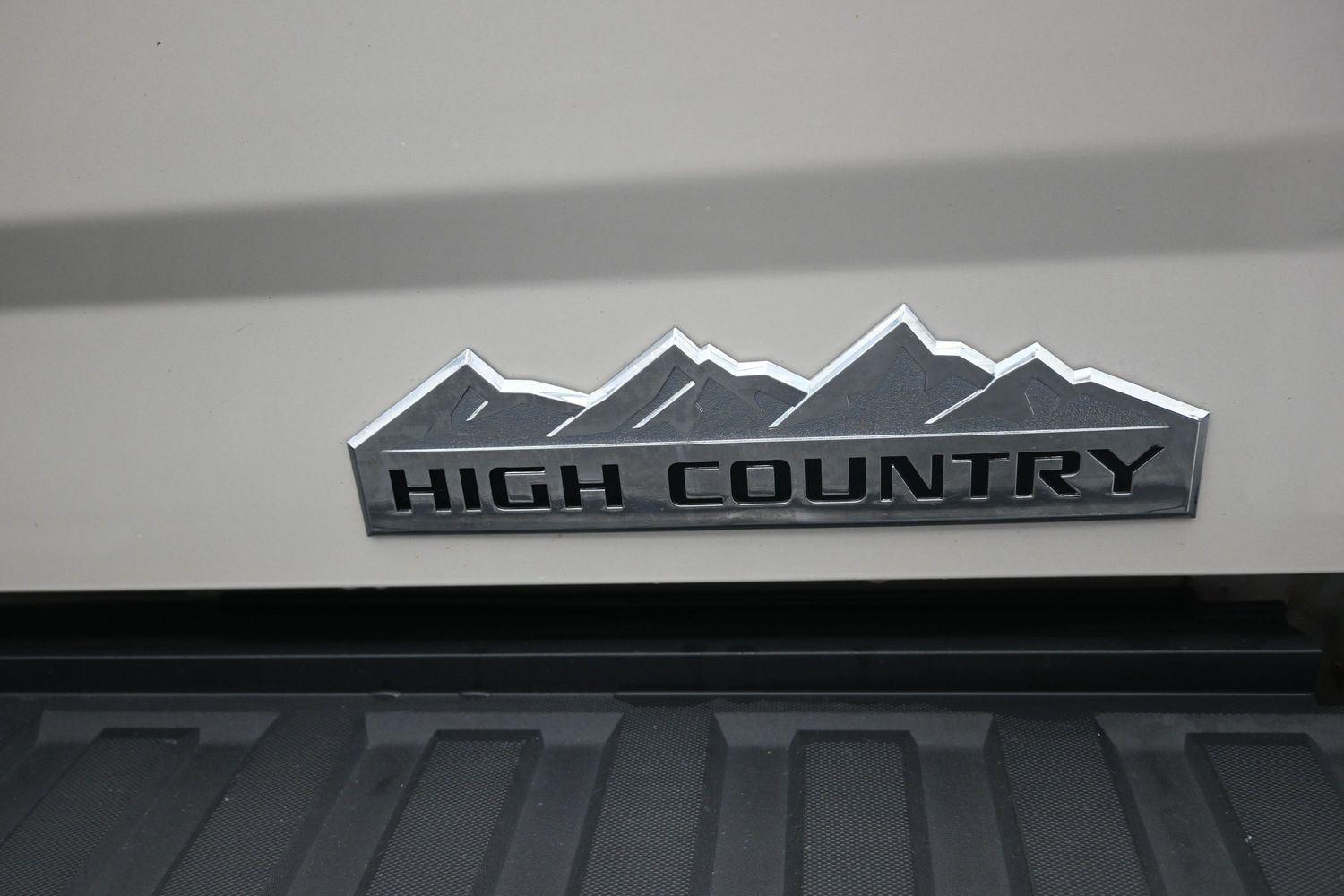 Used 2014 White Diamond Tricoat Chevrolet High Country image 15