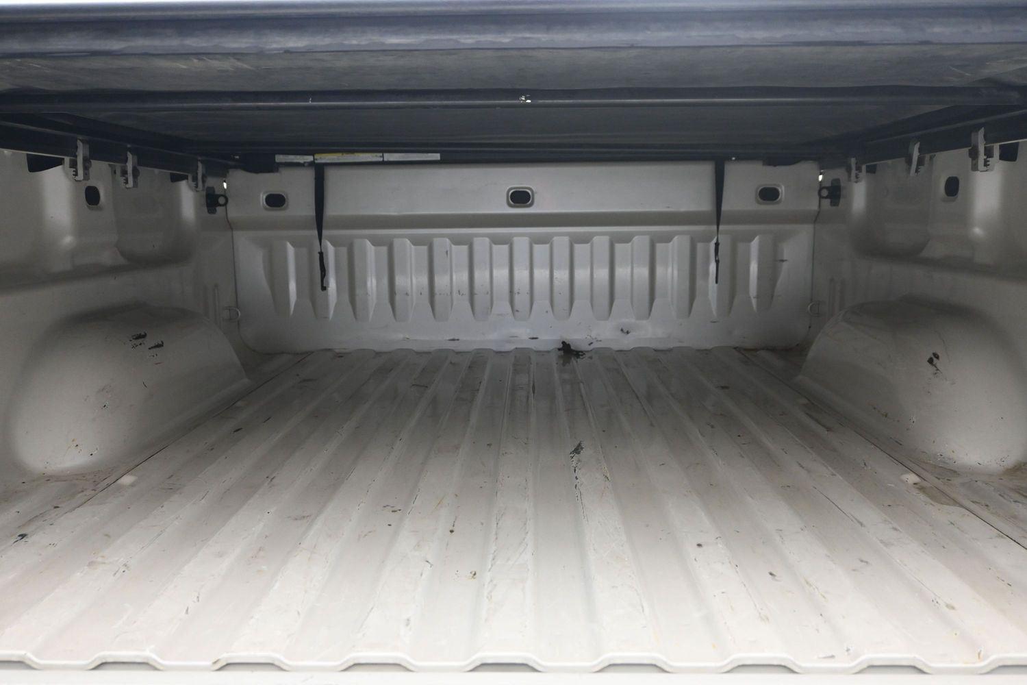 Used 2014 White Diamond Tricoat Chevrolet High Country image 17