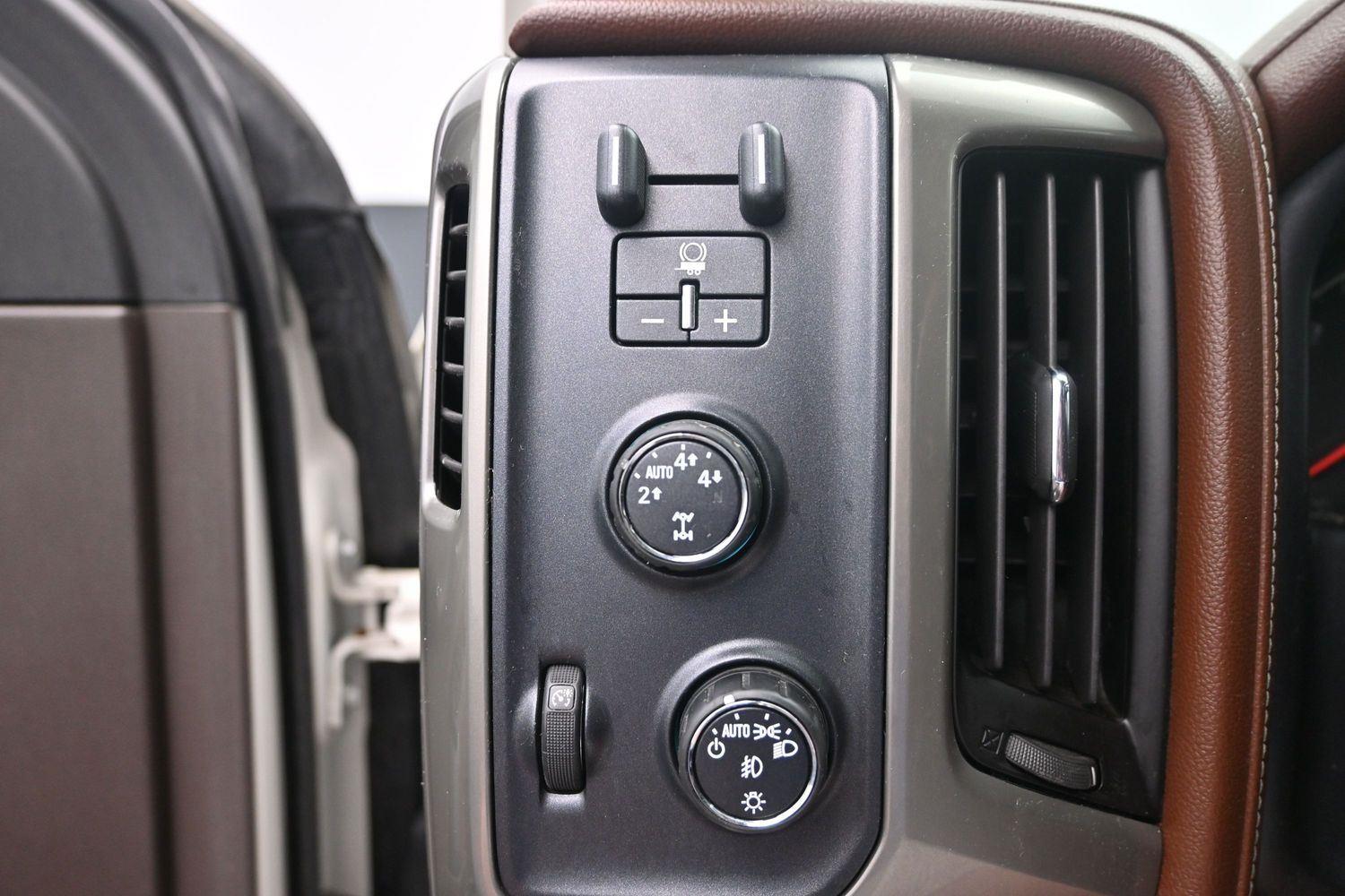 Used 2014 White Diamond Tricoat Chevrolet High Country image 23