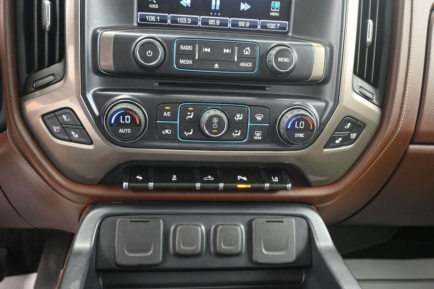 Used 2014 White Diamond Tricoat Chevrolet High Country image 32