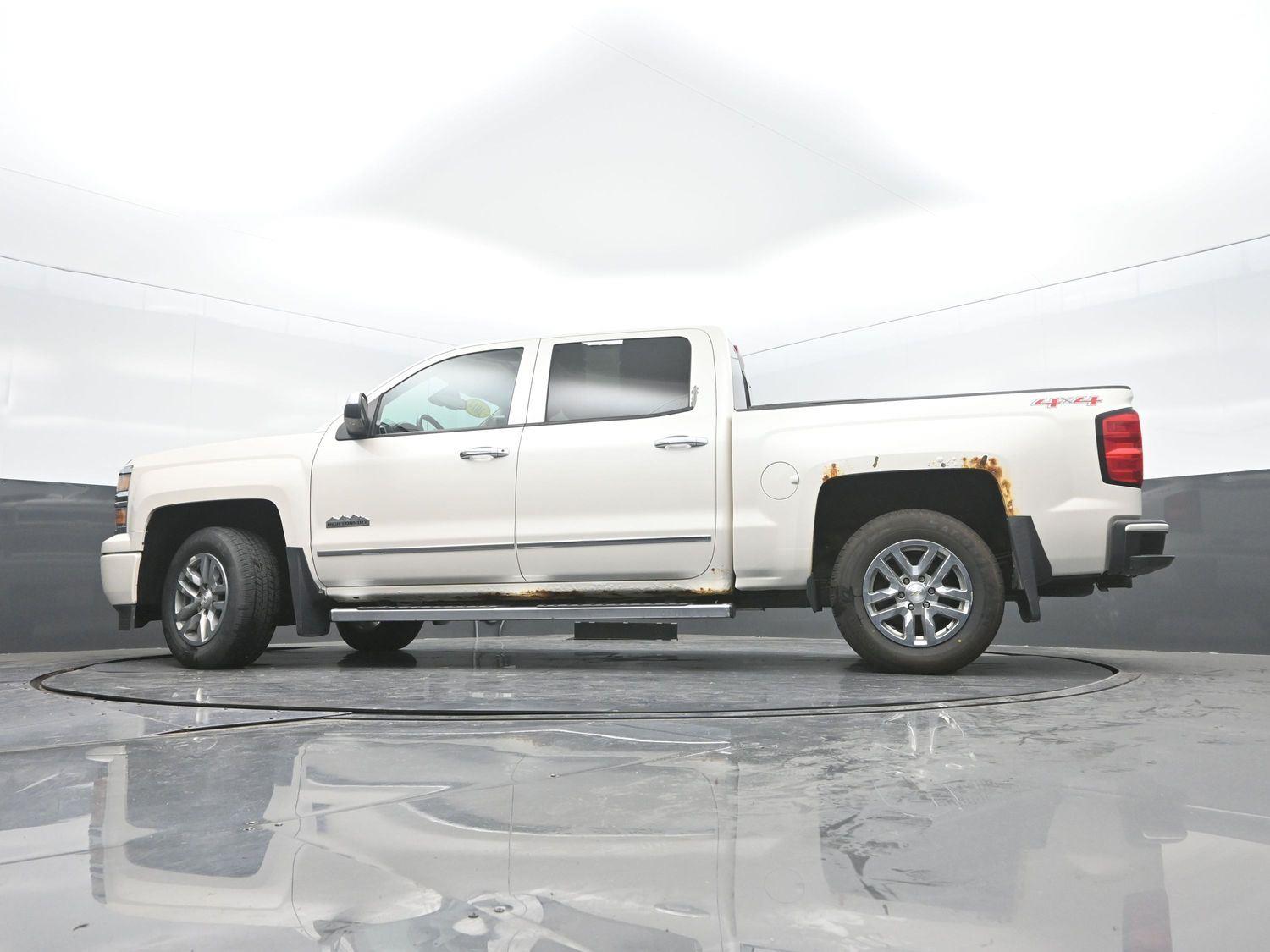 Used 2014 White Diamond Tricoat Chevrolet High Country image 35